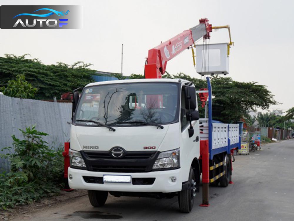 Giá xe tải gắn cẩu Hino 2 tấn mới nhất tại AutoF